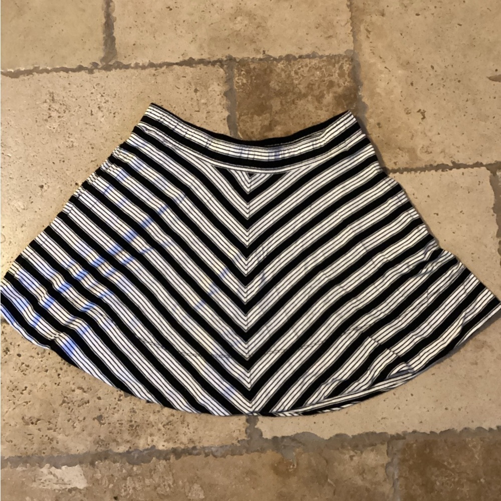 Ann Taylor Loft Striped Chevron Skater Skirt Women’s Size PM Black/White EUC!